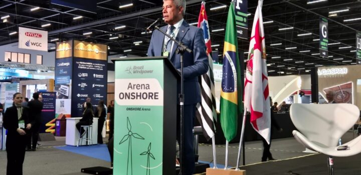 Bahia lidera produção de energia eólica e governador recebe a comenda