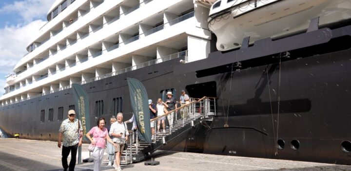 Temporada de cruzeiros 2025/2026 deve atrair mais de 260 mil turistas nacionais e internacionais ao litoral baiano