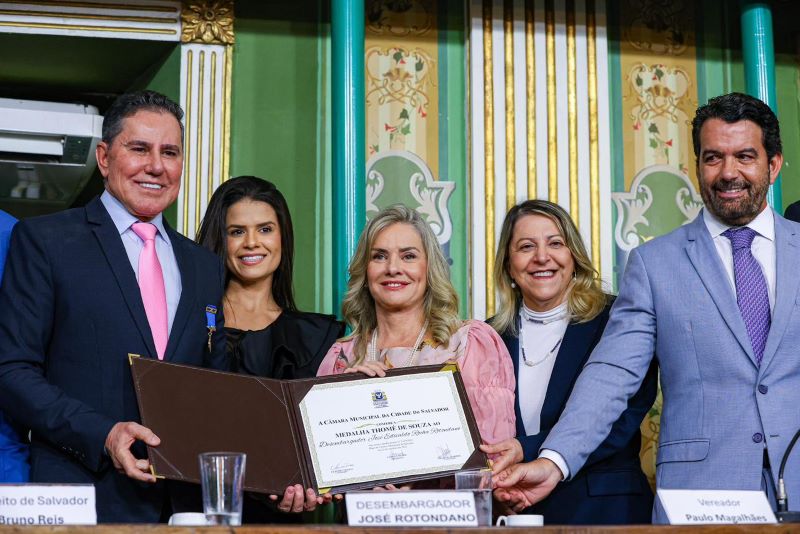 Presidente Ivana Bastos prestigia homenagem ao desembargador José Edivaldo Rotondano