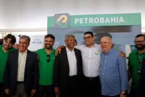 Leia mais sobre o artigo Jerônimo participa de Encontro de Revendedores de Combustíveis e discute desafios para o setor