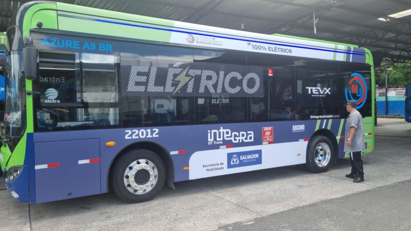 Semob testa ônibus elétrico em linha experimental no Centro Histórico de Salvador