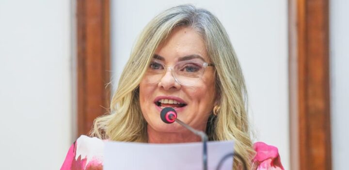 Presidente da ALBA apresenta Moção à primeira mulher eleita diretora da Faculdade de Direito da UFBA
