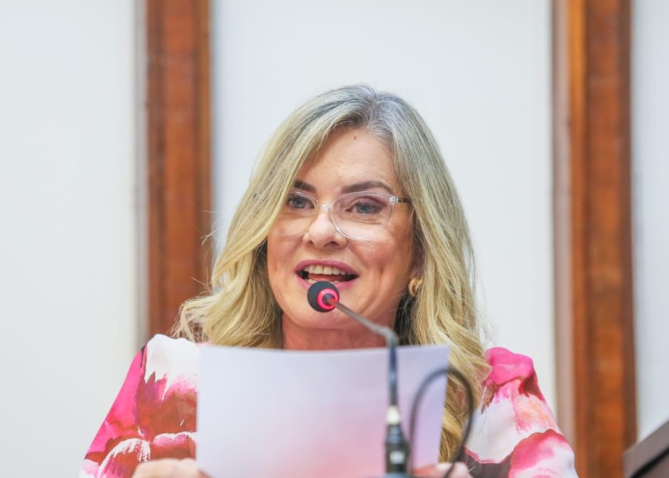 Presidente da ALBA apresenta Moção à primeira mulher eleita diretora da Faculdade de Direito da UFBA