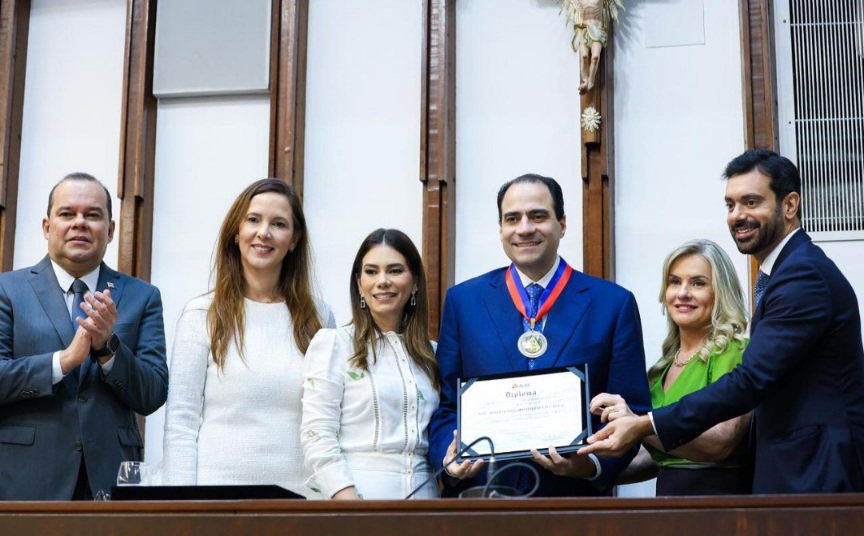 Ivana Bastos diz que concessão de comenda ao presidente da OAB nacional é celebração à advocacia