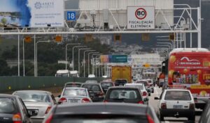 Leia mais sobre o artigo Carro é o principal meio de transporte para o trabalho, diz Censo