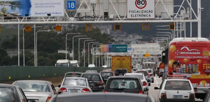 Carro é o principal meio de transporte para o trabalho, diz Censo