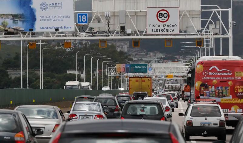 Carro é o principal meio de transporte para o trabalho, diz Censo