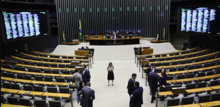 Câmara aprova pedido da oposição e retira de pauta a MP sobre tributação de investimentos
