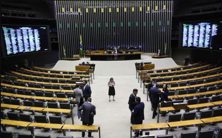 Câmara aprova pedido da oposição e retira de pauta a MP sobre tributação de investimentos