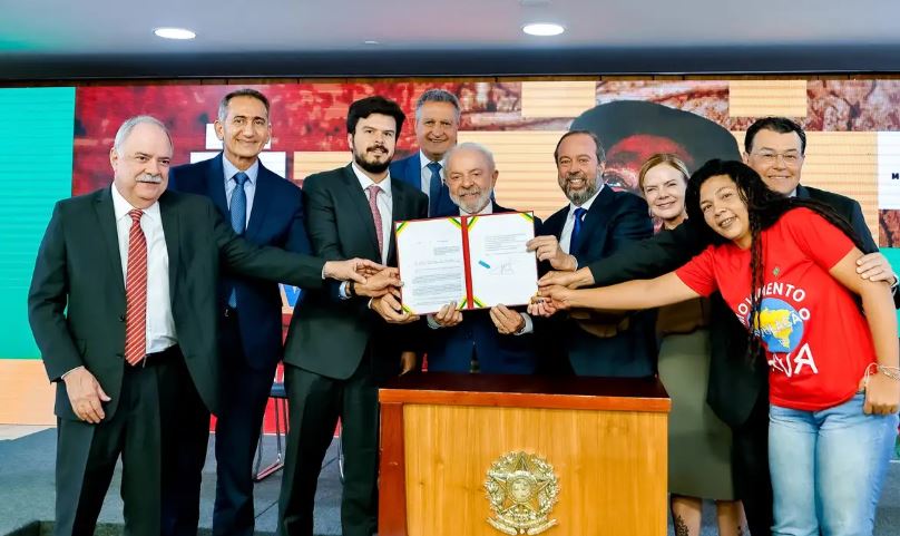 Lula sanciona gratuidade em conta de luz para famílias de baixa renda