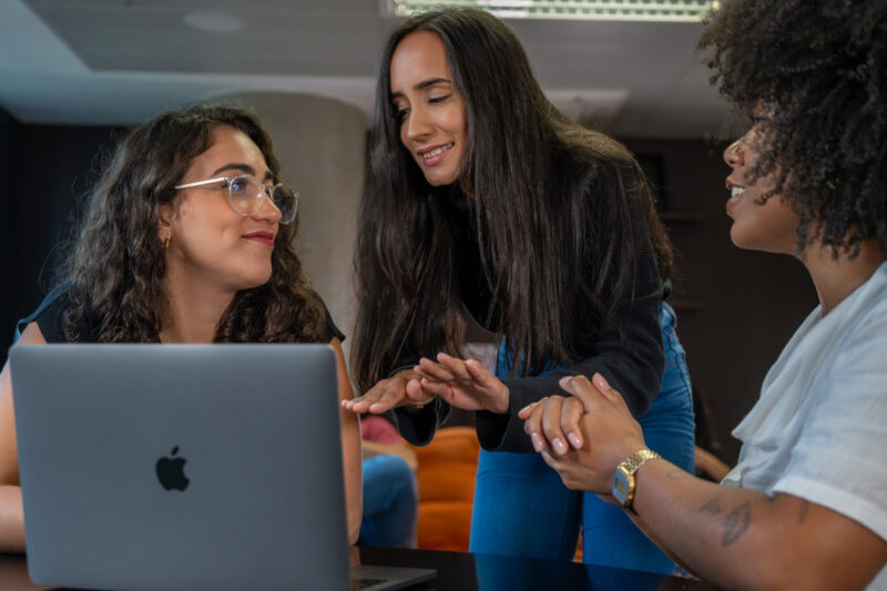 Você está visualizando atualmente IEL oferece quase 2 mil vagas com bolsas de até R$ 2,2 mil