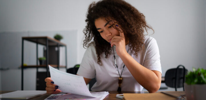 Juros altos travam o Brasil ao frear investimentos e encarecer o consumo