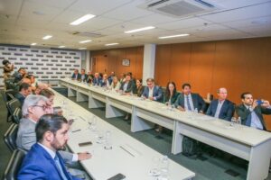 Leia mais sobre o artigo Representantes do agronegócio e de entidades empresariais se reúnem para discutir sobre conflitos fundiários