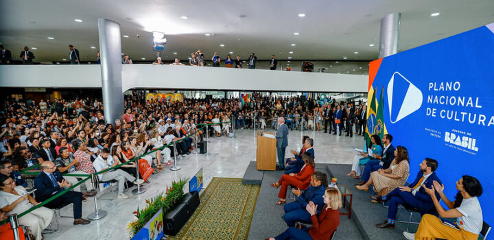 “Vocês representam a alma e a mente do povo brasileiro”, diz Lula ao enviar novo Plano de Cultura ao Congresso