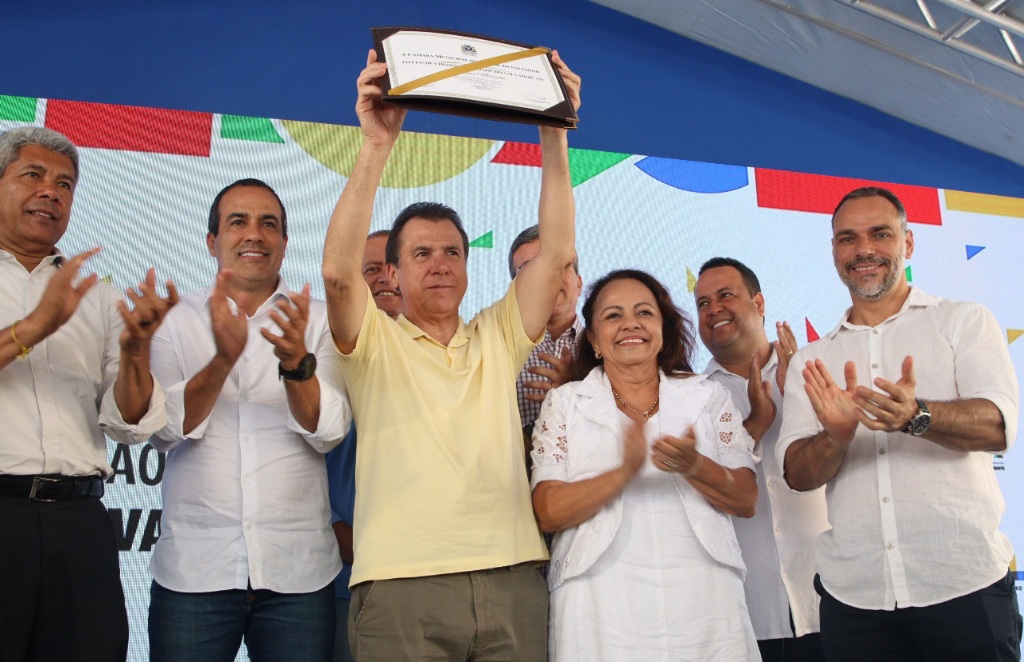 Aladilce entregou a cidadania de Salvador ao ministro Luiz Marinho