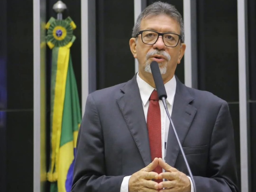 Afonso Florence deixa temporariamente a Casa Civil para reassumir mandato de deputado federal