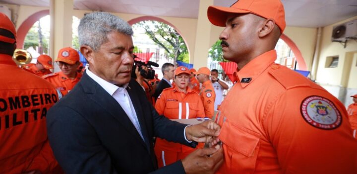 Governador participa de cerimônia em reconhecimento aos  bombeiros que atuaram nas enchentes do RS