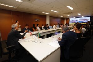 Leia mais sobre o artigo Jerônimo recebe prefeito de Miguel Calmon e destaca investimentos no município