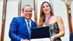 Leia mais sobre o artigo Geraldo Júnior participa de homenagem aos 65 anos da Record Bahia