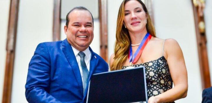 Geraldo Júnior participa de homenagem aos 65 anos da Record Bahia e entrega da Comenda 2 de Julho