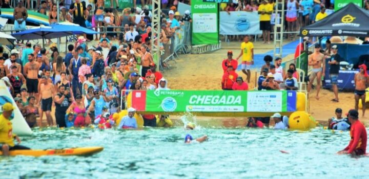 A Petrobahia Travessia Itaparica-Salvador recebe centenas atletas na Baía de Todos os Santos