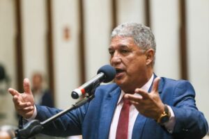 Leia mais sobre o artigo Oposição tenta barrar empréstimo aplicados na melhoria do povo baiano