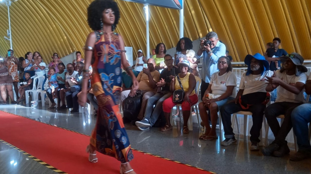 Desfile na CCR Metrô mostra importância econômica do assiciativismo