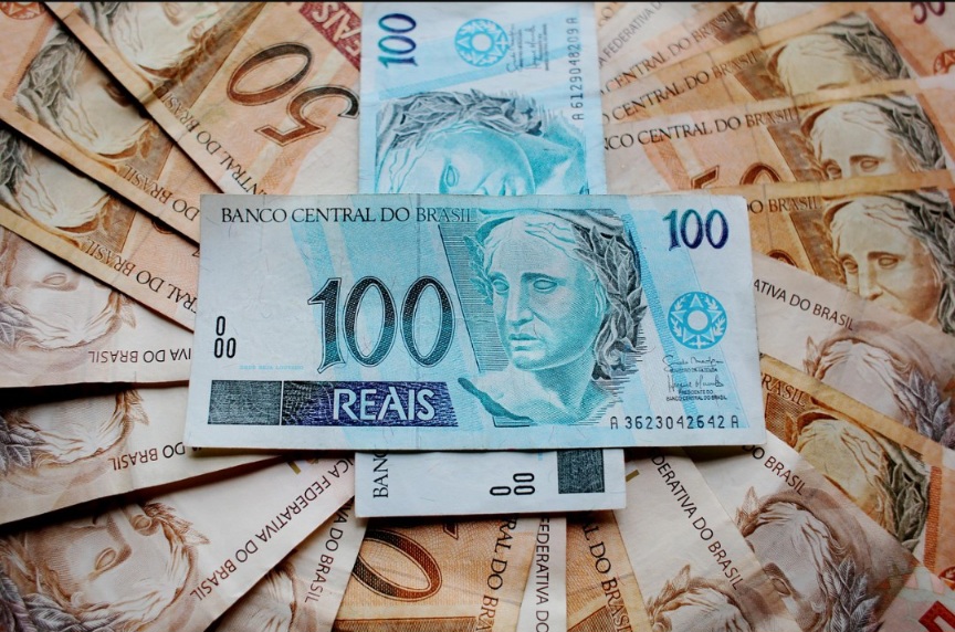 Empregadores têm até dia 28 para pagar a 1ª parcela do 13º salário