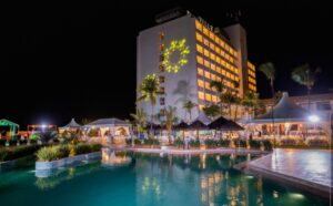 Leia mais sobre o artigo Fim de ano no Deville Prime Salvador tem Ceia de Natal e Réveillon Celebrate 2026