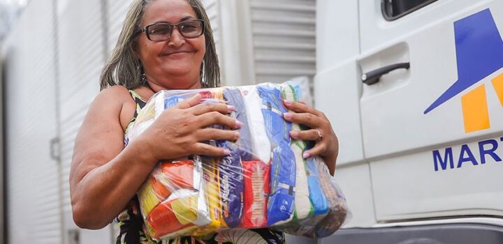 Maioria dos estados e municípios distribuiu cestas básicas e refeições