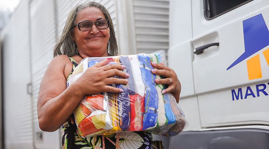Maioria dos estados e municípios distribuiu cestas básicas e refeições