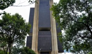 Leia mais sobre o artigo Banco Central mantém a taxa Selic em 15% ao ano