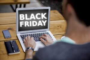Leia mais sobre o artigo Volume recorde de vendas previsto para a Black Friday reacende alerta sobre falhas no varejo