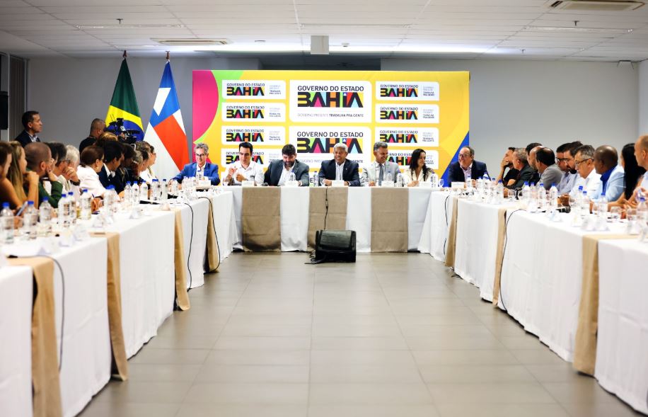 Você está visualizando atualmente Governador reúne presidentes de consórcios públicos da Bahia para fortalecer gestão compartilhada