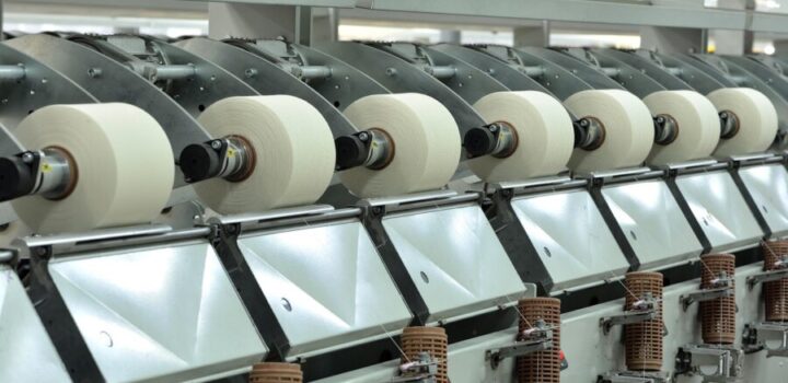 Setor têxtil brasileiro eleva em 18% produção e reduz em 70% as emissões de CO₂ em duas décadas, aponta CNI