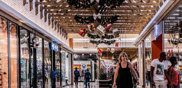 Cerca de 33,8 milhões de consumidores devem usar 13º para compras de presentes de Natal, mostra pesquisa