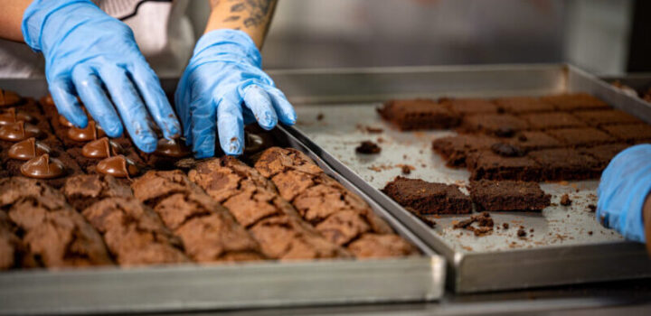 Desempenho e finanças da pequena indústria  pioram no 3º trimestre de 2025, revela CNI 