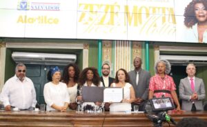 Leia mais sobre o artigo Atriz Zezé Motta é homenageada em Salvador e recebe título de cidadã soteropolitana