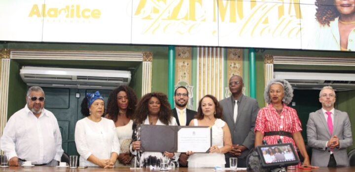 Atriz Zezé Motta é homenageada em Salvador e recebe título de cidadã soteropolitana