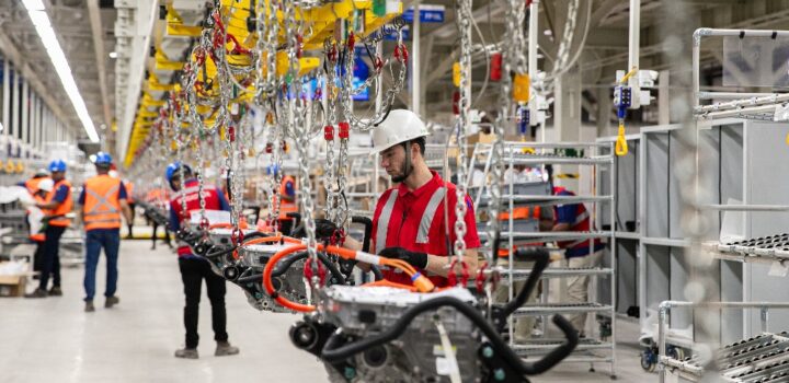 BYD ultrapassa 2 mil trabalhadores em Camaçari após inauguração da fábrica