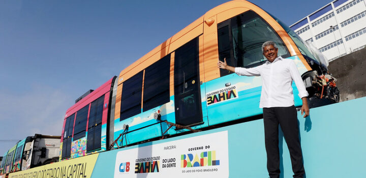 Governador Jerônimo participa da entrega do primeiro trem do VLT