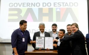 Leia mais sobre o artigo Estado firma convênios e autoriza licitação para obras em 14 municípios baianos