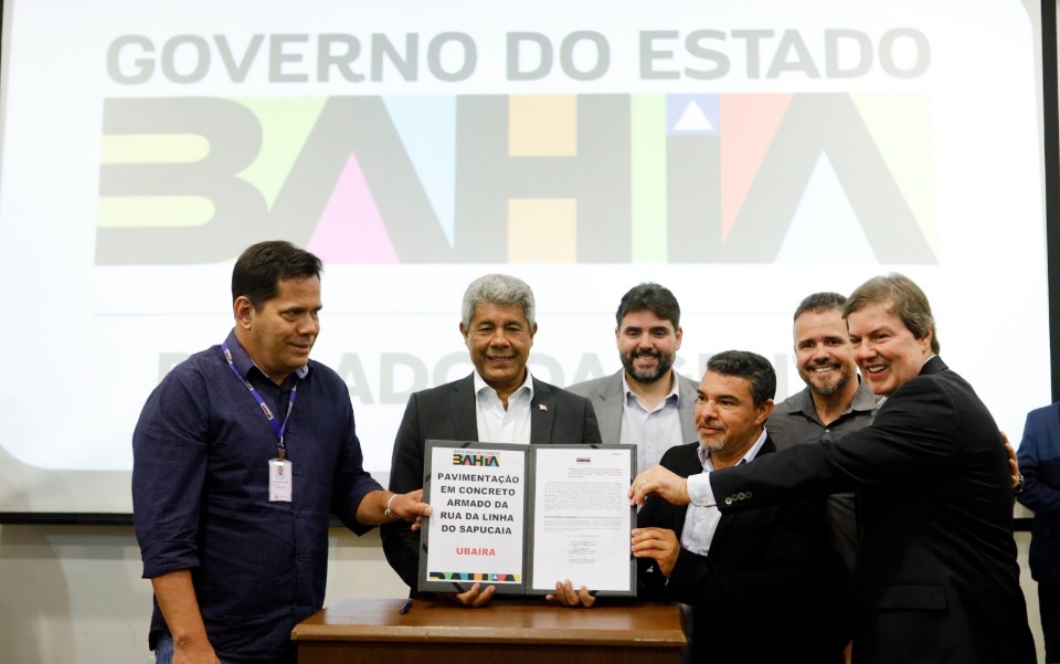 Estado firma convênios e autoriza licitação para obras em 14 municípios baianos