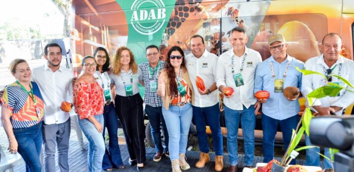 Vice-governador Geraldo Júnior celebra força do agro durante visita à Fenagro