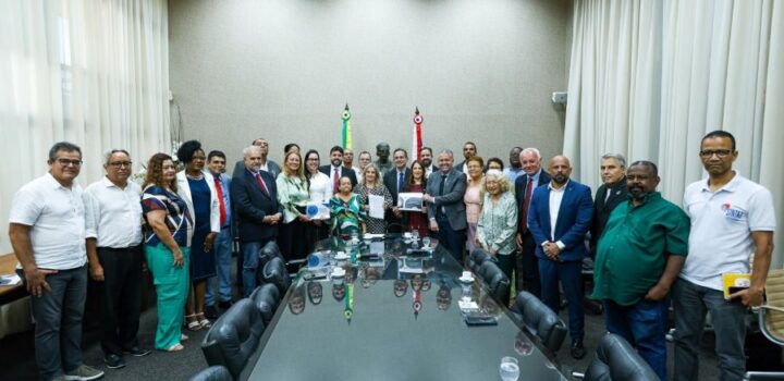 Governo entrega PL para reestruturação do Planserv e PEC que altera regras de aposentadoria das Polícias Civil e Penal