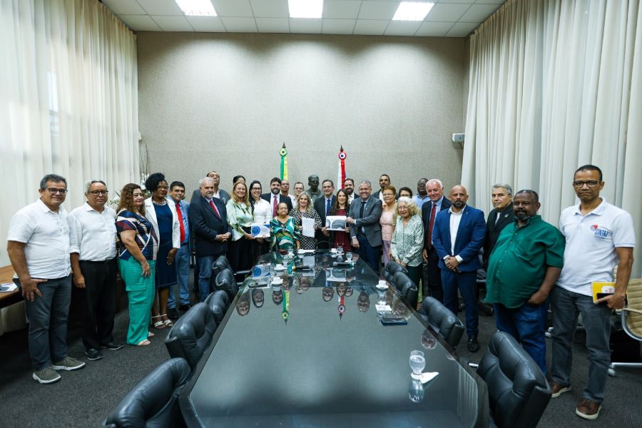 Governo entrega PL para reestruturação do Planserv e PEC que altera regras de aposentadoria das Polícias Civil e Penal