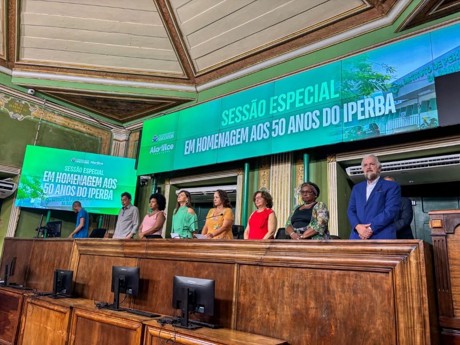 Aladilce parabeniza o Iperba pelos 50 anos de serviços de excelência pelo SUS