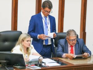 Leia mais sobre o artigo Sem acordo ALBA não vota orçamento 2026 em primeiro turno, mas aprova empréstimo no BNDES