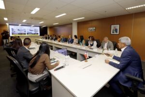 Leia mais sobre o artigo Governo e Prefeitura discutem ações e projetos para Lauro de Freitas durante reunião em Salvador