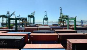 Leia mais sobre o artigo Aprovações do BNDES a exportadores impactados pelo tarifaço chegam perto de R$ 10 bi